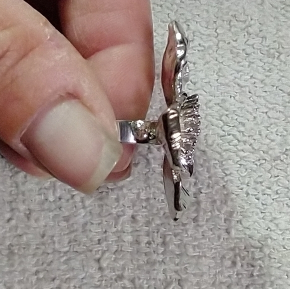 Silvertone flower 💐🌹 floral adjustable ring 💍 large - Picture 4 of 4